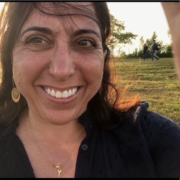 Meet your Posher, Lorri - Picture 1 of 1